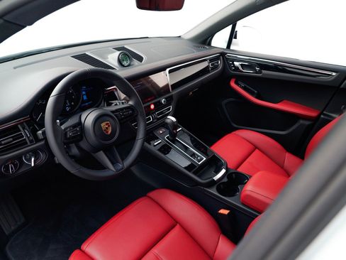 Used 2026 Porsche Macan AWD/4WD image 4