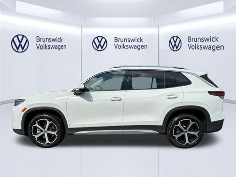 New 2026 Volkswagen Tiguan SE AWD/4WD image 3