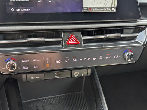 Certified 2023 Kia Niro Wind FWD image 23