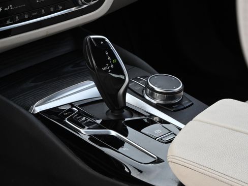 Used 2023 BMW 530i xDrive w/ Premium Package image 22