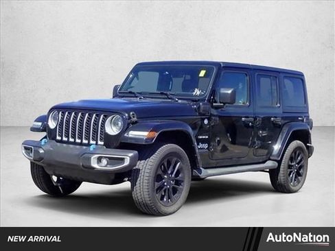 Used 2023 Jeep Wrangler Unlimited Sahara w/ Cold Weather Group AWD/4WD image 1