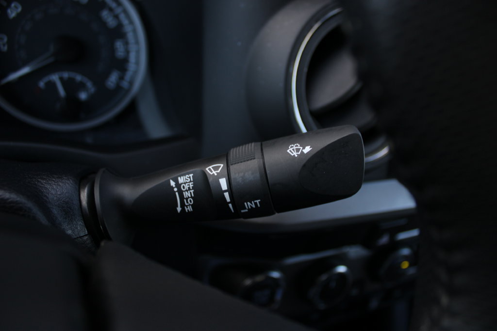 Used 2023 Toyota Tacoma SR5 AWD/4WD image 9