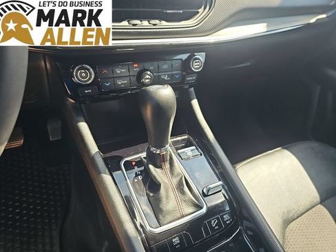 Used 2025 Jeep Compass Trailhawk AWD/4WD image 17