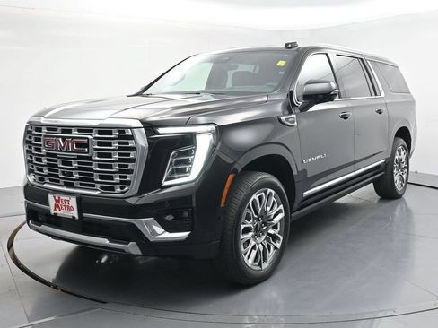 Used 2025 GMC Yukon XL Denali w/ Denali Reserve Package AWD/4WD image 3