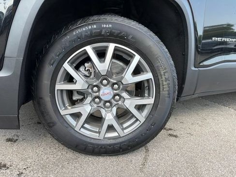 Used 2023 GMC Acadia SLE w/ Driver Convenience Package FWD image 9