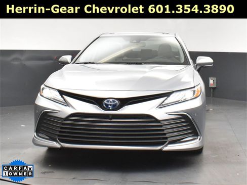 Used 2022 Toyota Camry XLE image 10