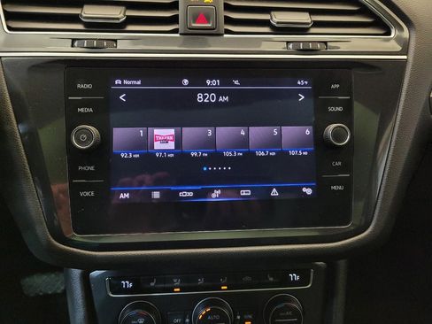 Used 2021 Volkswagen Tiguan SE image 25