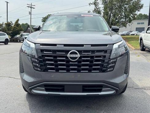 Certified 2026 Nissan Pathfinder Platinum FWD image 8