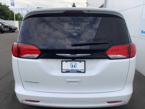 Used 2023 Chrysler Voyager LX FWD image 5