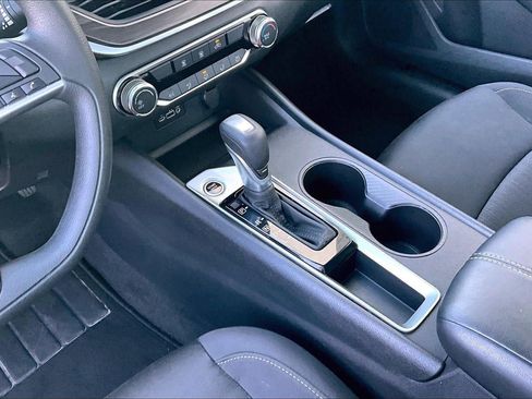 Used 2025 Nissan Altima 2.5 SV image 16