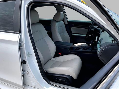 Used 2023 Honda Civic Touring image 7
