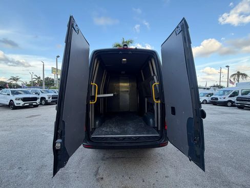 Used 2019 Mercedes-Benz Sprinter 144 image 5