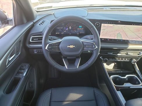 New 2026 Chevrolet Traverse LT w/ Driver Confidence Package AWD/4WD image 9