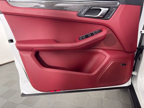 Certified 2025 Porsche Macan GTS AWD/4WD image 18