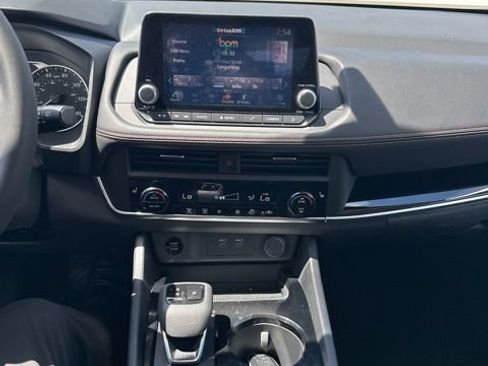 Used 2025 Nissan Rogue SV AWD/4WD image 22