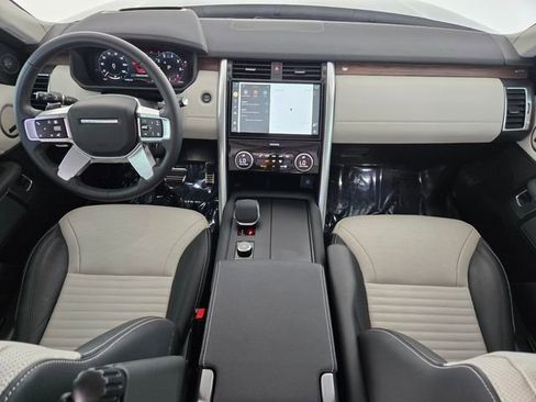 Certified 2025 Land Rover Discovery Dynamic SE AWD/4WD image 4