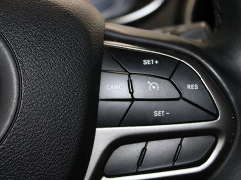 Used 2019 Jeep Cherokee Latitude Plus w/ Comfort/Convenience Group image 22