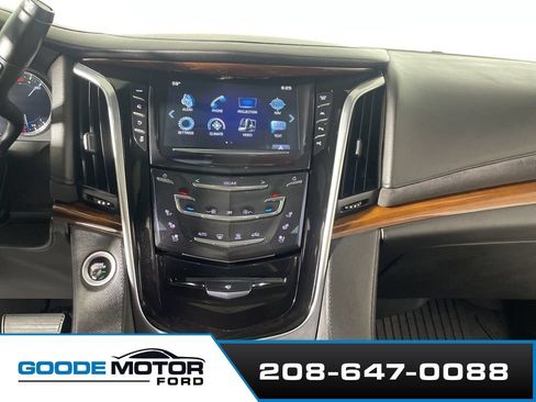 Used 2019 Cadillac Escalade Premium Luxury AWD/4WD image 15