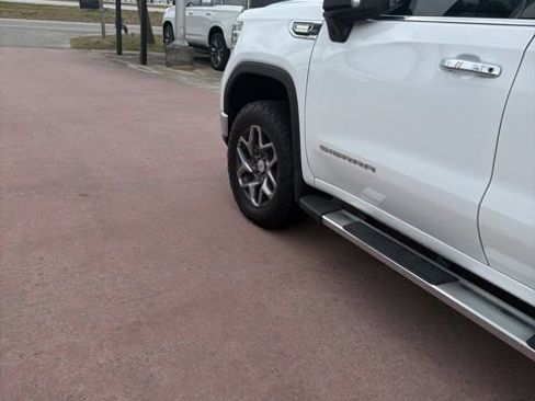 Used 2023 GMC Sierra 1500 SLT w/ SLT Premium Package image 9