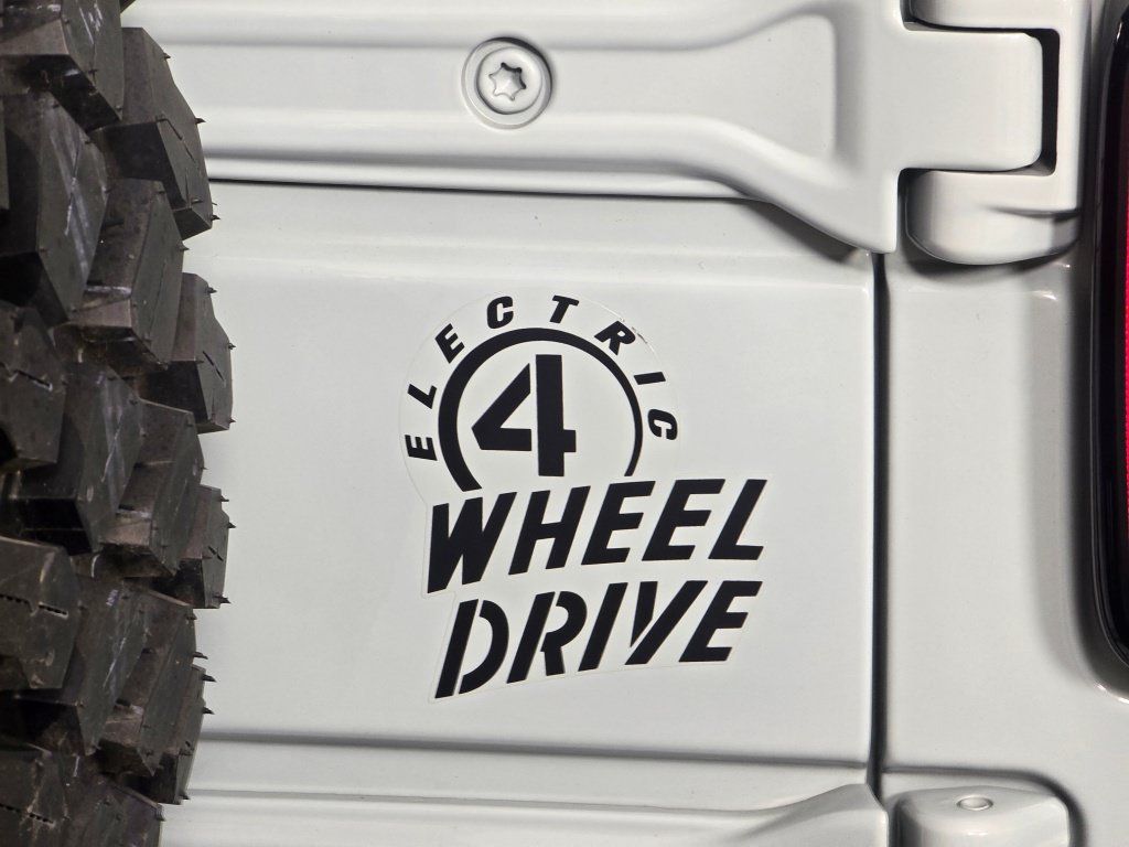 Used 2023 Jeep Wrangler Unlimited AWD/4WD image 32