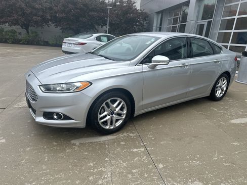 Used 2013 Ford Fusion SE FWD image 3