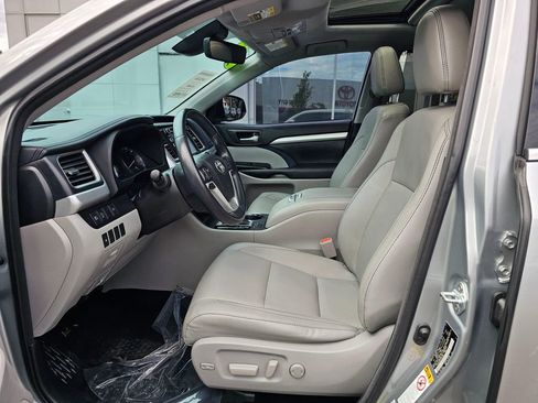 Used 2018 Toyota Highlander XLE AWD/4WD image 24