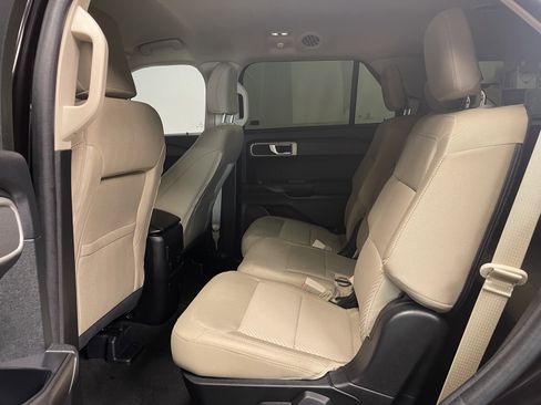 Used 2024 Ford Explorer 2WD image 16