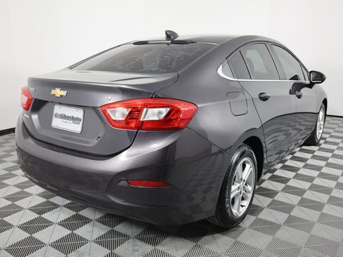 Used 2017 Chevrolet Cruze LT image 2