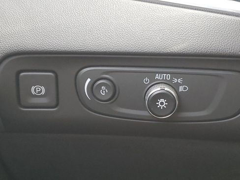 Used 2019 Buick Enclave Essence w/ LPO, Sport Appearance Package image 29