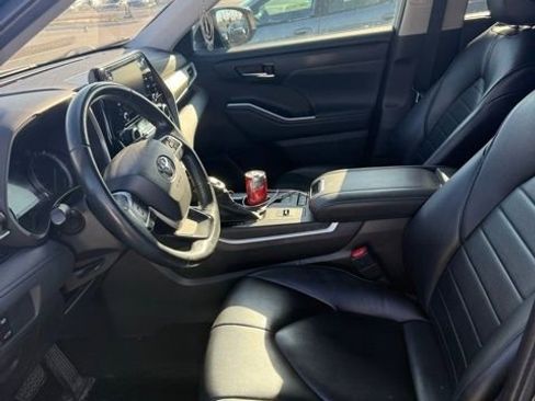 Used 2022 Toyota Highlander XLE image 7