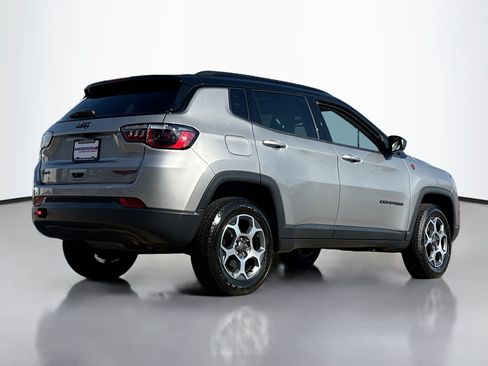 Used 2022 Jeep Compass Trailhawk w/ Sun and Sound Group AWD/4WD image 2