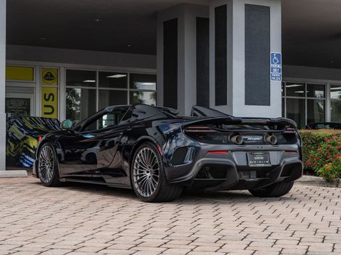 Used 2016 McLaren 675LT Spider image 42