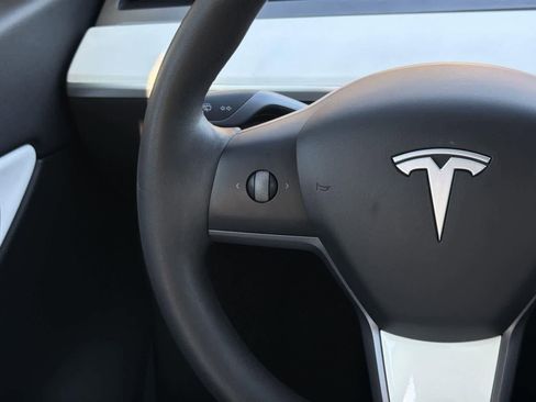 Used 2021 Tesla Model Y Performance image 13