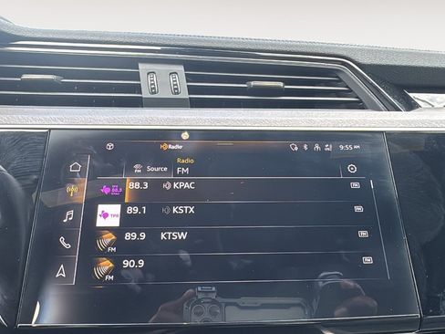 Used 2024 Audi Q8 e-tron Premium Plus w/ Premium Plus Package AWD/4WD image 18