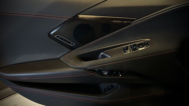 Used 2025 Chevrolet Corvette Stingray Premium Cpe w/ Z51 Performance Package RWD image 16