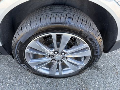 Used 2025 Cadillac XT5 Premium Luxury image 16