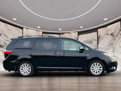 Used 2016 Toyota Sienna Limited Premium image 4