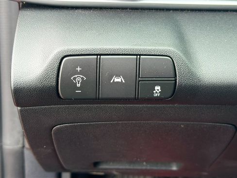 Used 2022 Hyundai Elantra Limited FWD image 31