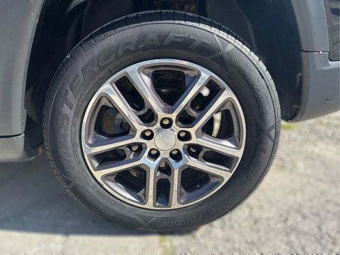 Used 2017 Jeep Compass Latitude w/ Popular Equipment Group image 16