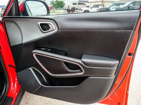 Used 2025 Kia Soul S FWD image 18