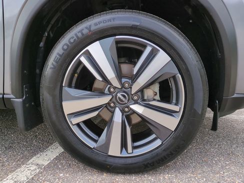 Used 2023 Nissan Rogue SL AWD/4WD image 11