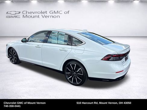 Used 2024 Honda Accord Touring image 7