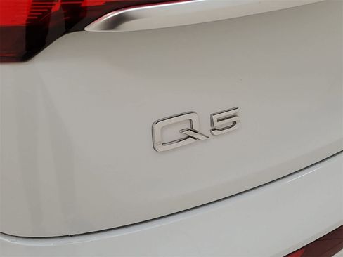 Used 2024 Audi Q5 2.0T Premium image 21
