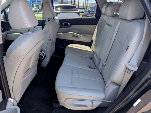 Used 2025 Kia Sorento S w/ Panoramic Sunroof Package FWD image 8