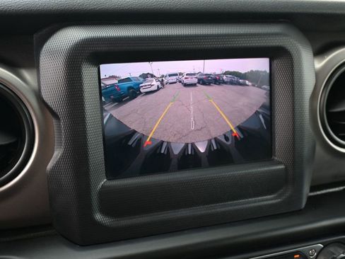 Used 2020 Jeep Wrangler Unlimited Sport S image 16