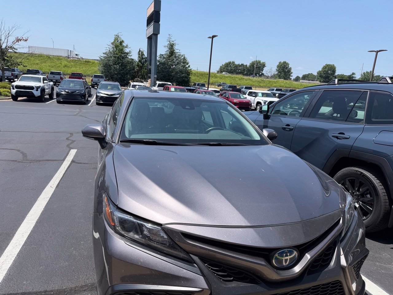 Used 2022 Toyota Camry SE w/ Cold Weather Package FWD image 8