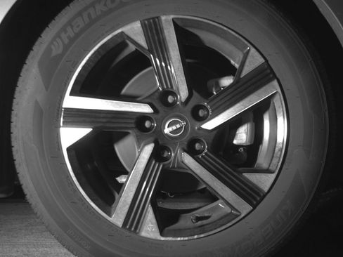 Used 2025 Nissan Sentra SV FWD image 16