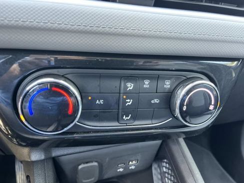 Used 2024 Chevrolet TrailBlazer LT FWD image 37