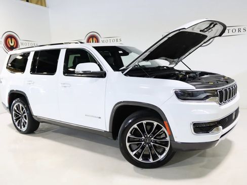 Used 2022 Jeep Wagoneer Series III w/ Premium Group I image 30