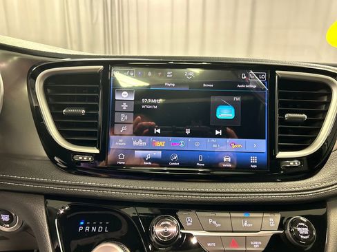 New 2026 Chrysler Pacifica Select image 15